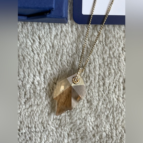 Swarovski leaf pendant - Picture 9 of 13